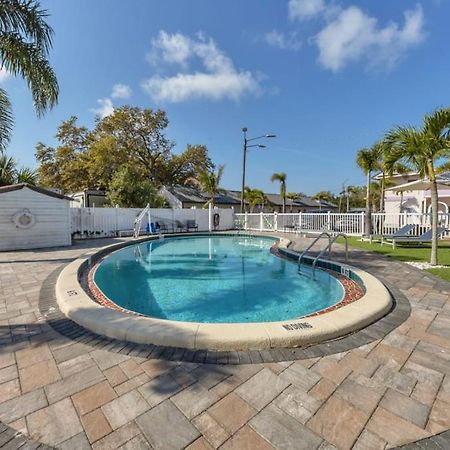Located By The Beach 1 Bedroom With Parking And Pool Clearwater Esterno foto