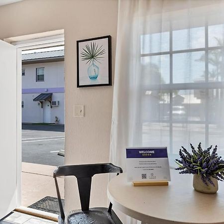 Located By The Beach 1 Bedroom With Parking And Pool Clearwater Esterno foto