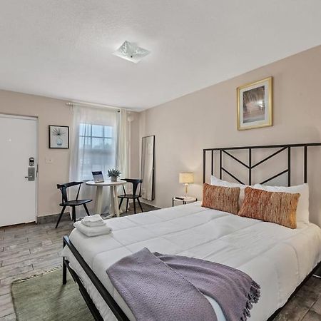 Located By The Beach 1 Bedroom With Parking And Pool Clearwater Esterno foto