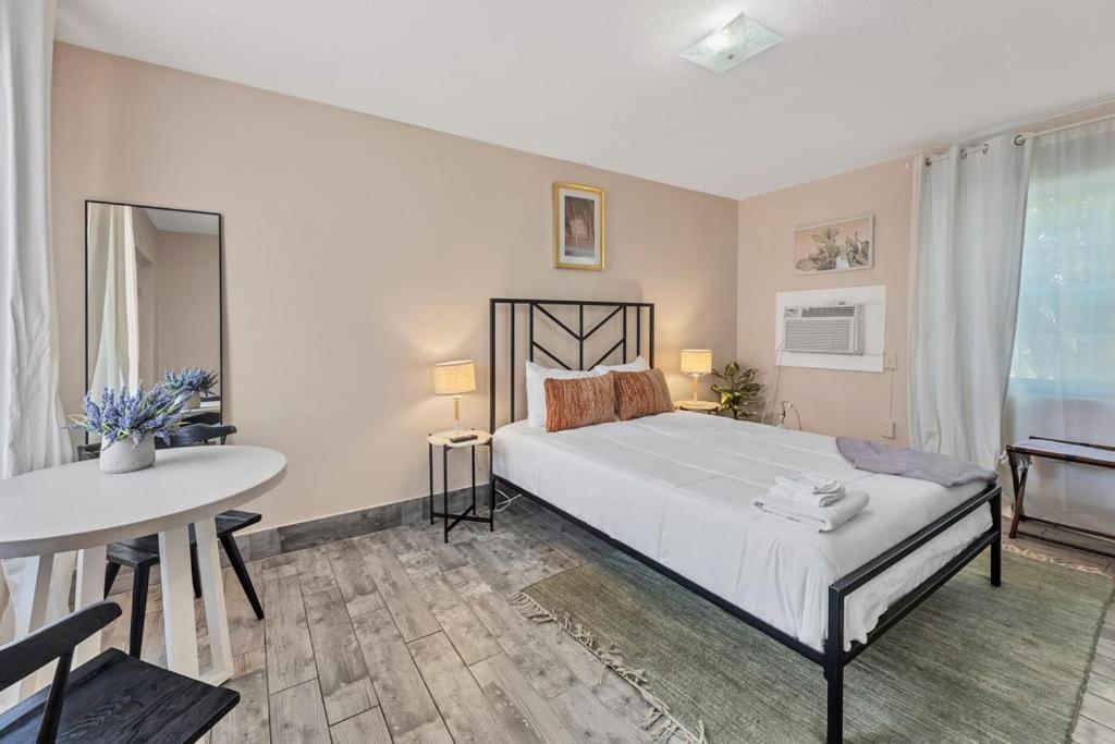 Located By The Beach 1 Bedroom With Parking And Pool Clearwater Esterno foto