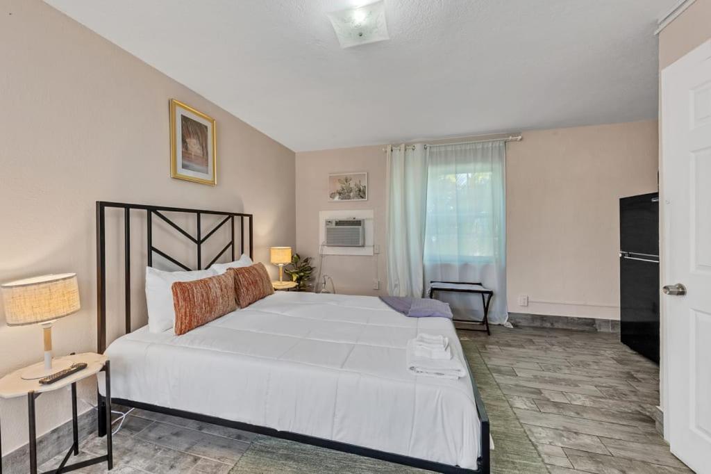 Located By The Beach 1 Bedroom With Parking And Pool Clearwater Esterno foto