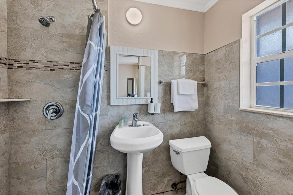 Located By The Beach 1 Bedroom With Parking And Pool Clearwater Esterno foto