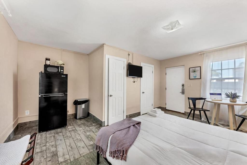 Located By The Beach 1 Bedroom With Parking And Pool Clearwater Esterno foto