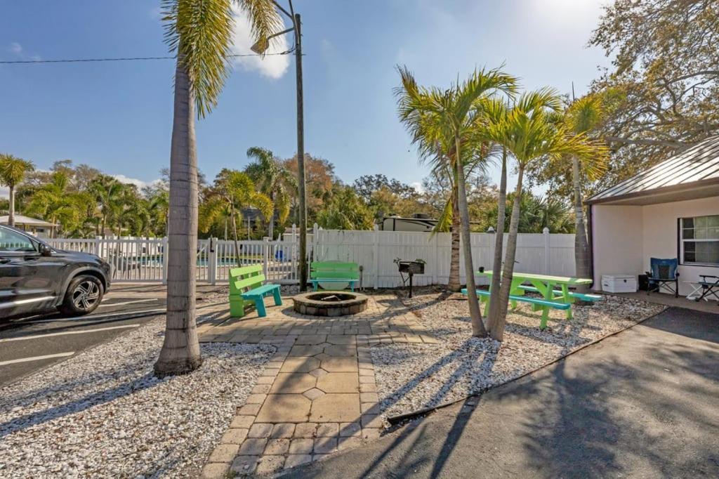 Located By The Beach 1 Bedroom With Parking And Pool Clearwater Esterno foto