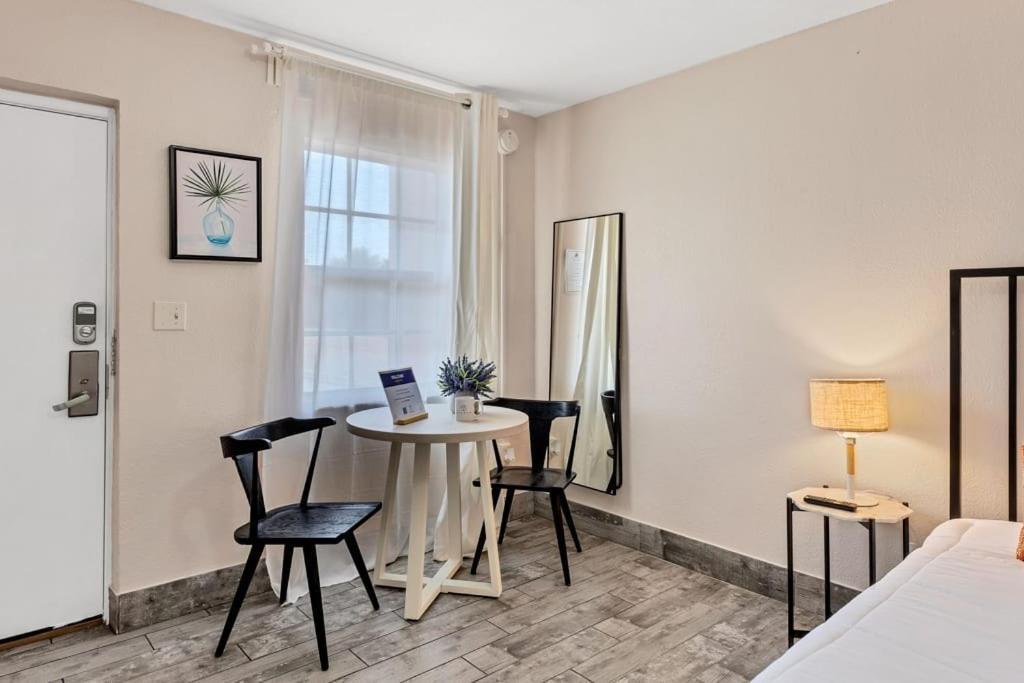 Located By The Beach 1 Bedroom With Parking And Pool Clearwater Esterno foto